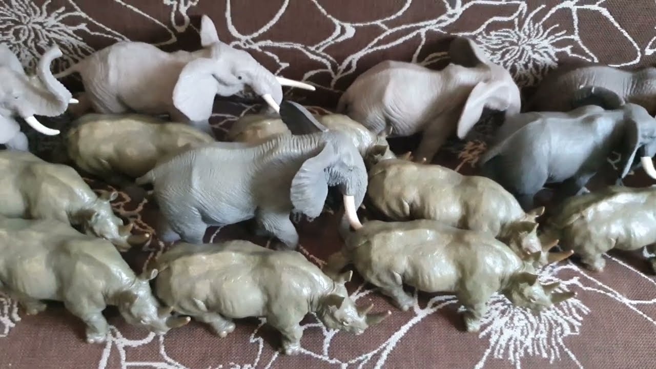Jumanji Stampede full Elephants Rhinos Zebras and one Pelican Figures