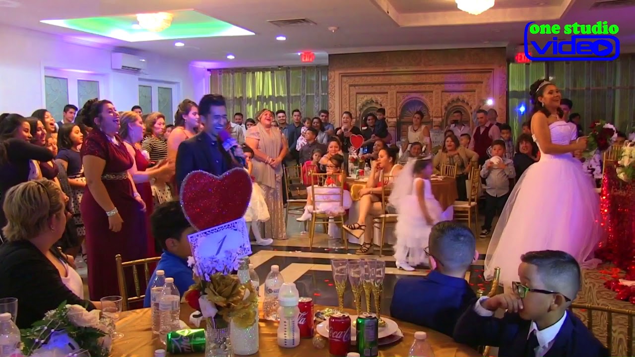momento de tirar el Ramo la novia