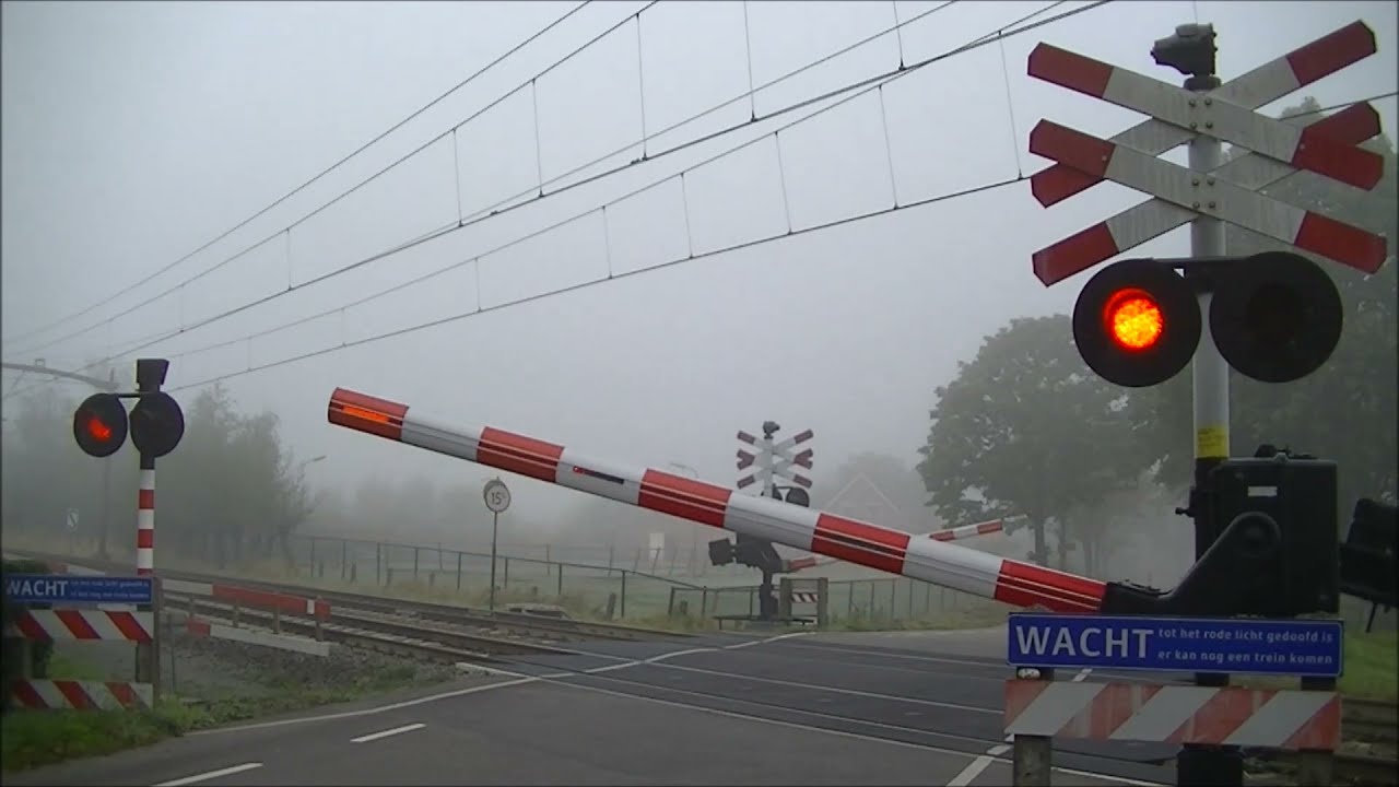 Spoorwegovergang Oudenbosch // Dutch railroad crossing