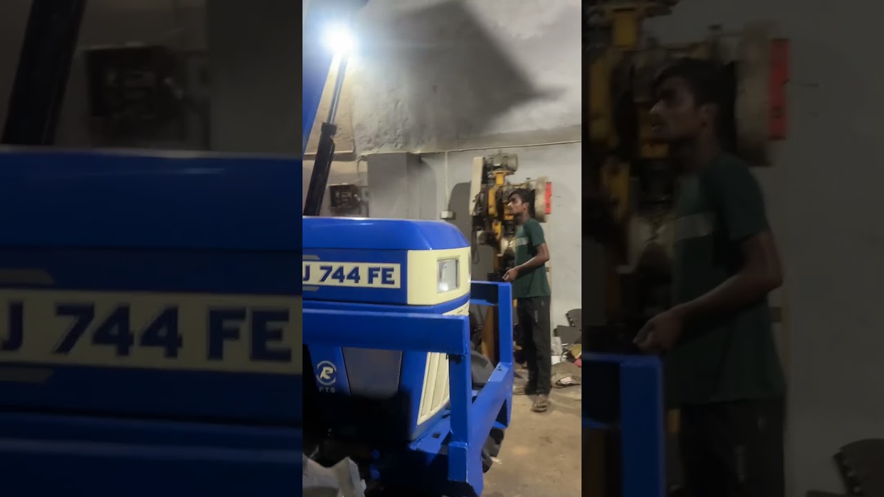 Loader of 14 fth height by Hitech Engineering Works