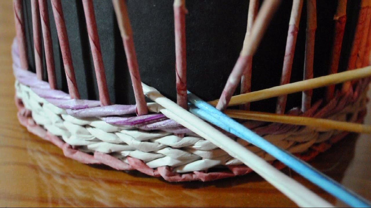 Tejido de tipo "trenza" para cestería de papel.
