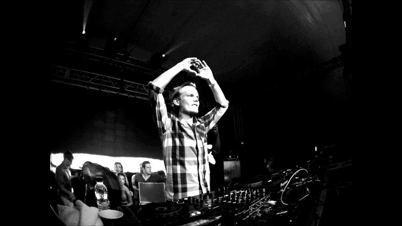 Avicii ft Lana Del Rey - Dance in the Water [HQ]