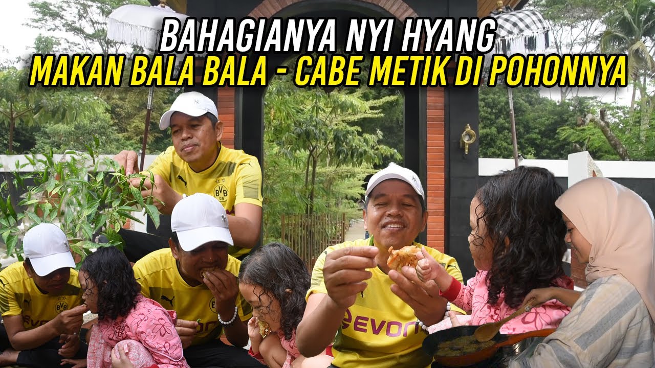 KEBAHAGIAN KANG DEDI DAN NYI HYANG MAKAN BALA-BALA DAN CENGEK METIK DI POHONNYA