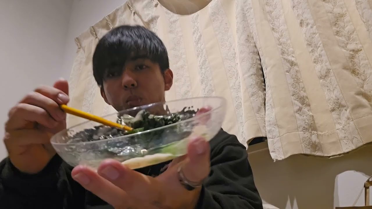 畑で取れたほうれん草を食べました！