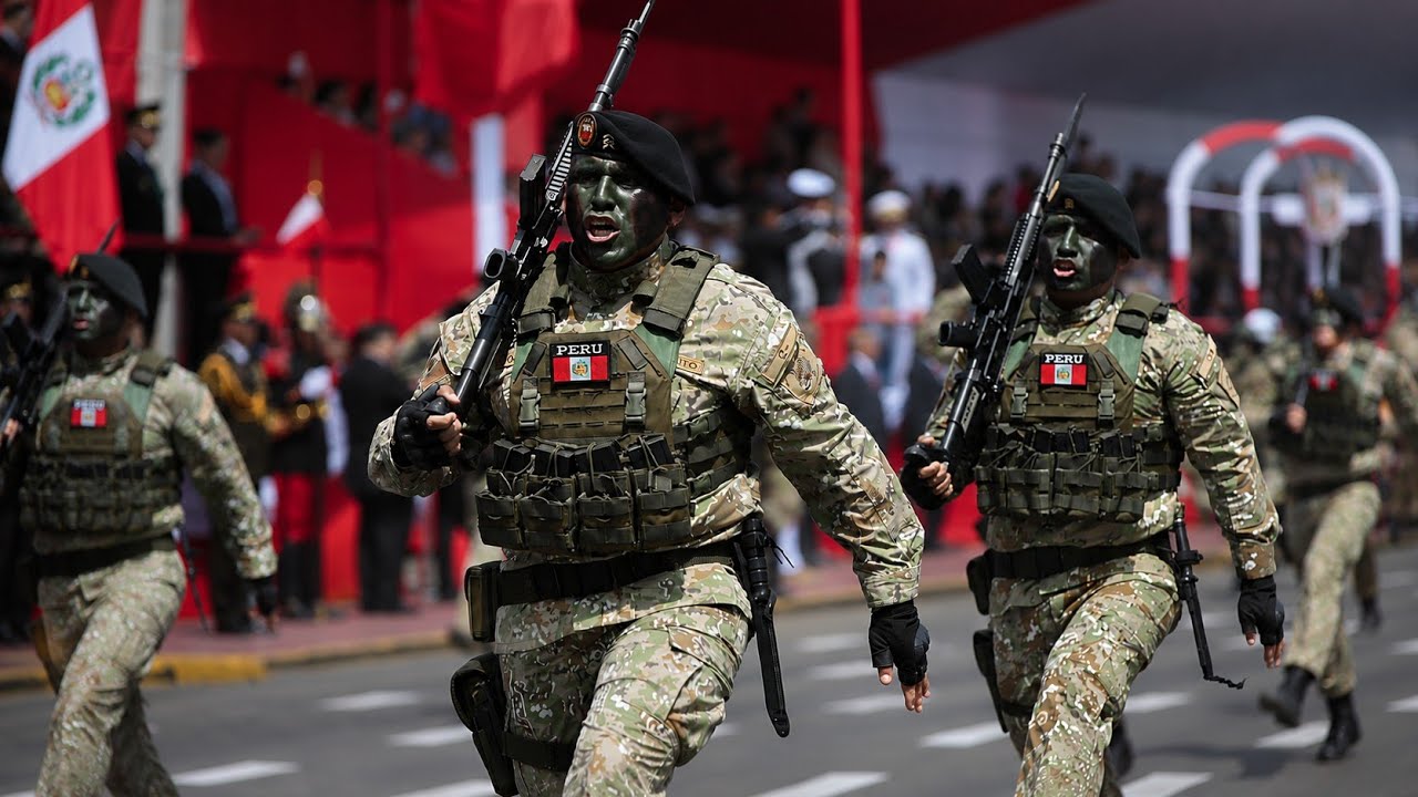 Paso de las FUERZAS ESPECIALES del EJ&Eacute;RCITO DEL PER&Uacute; 🇵🇪 | Desfile Militar 2026