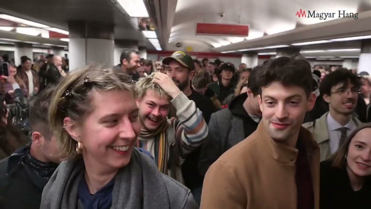 V&aacute;laszt&aacute;s ut&aacute;ni fieszta a metr&oacute;ban
