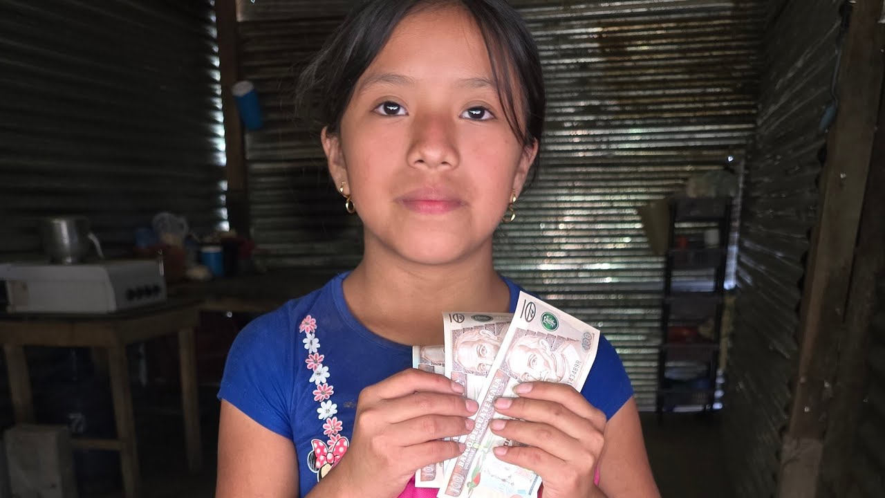 Petronila está solita. No tiene zapatos. La madre se fue no la encontré y aquí los motivos