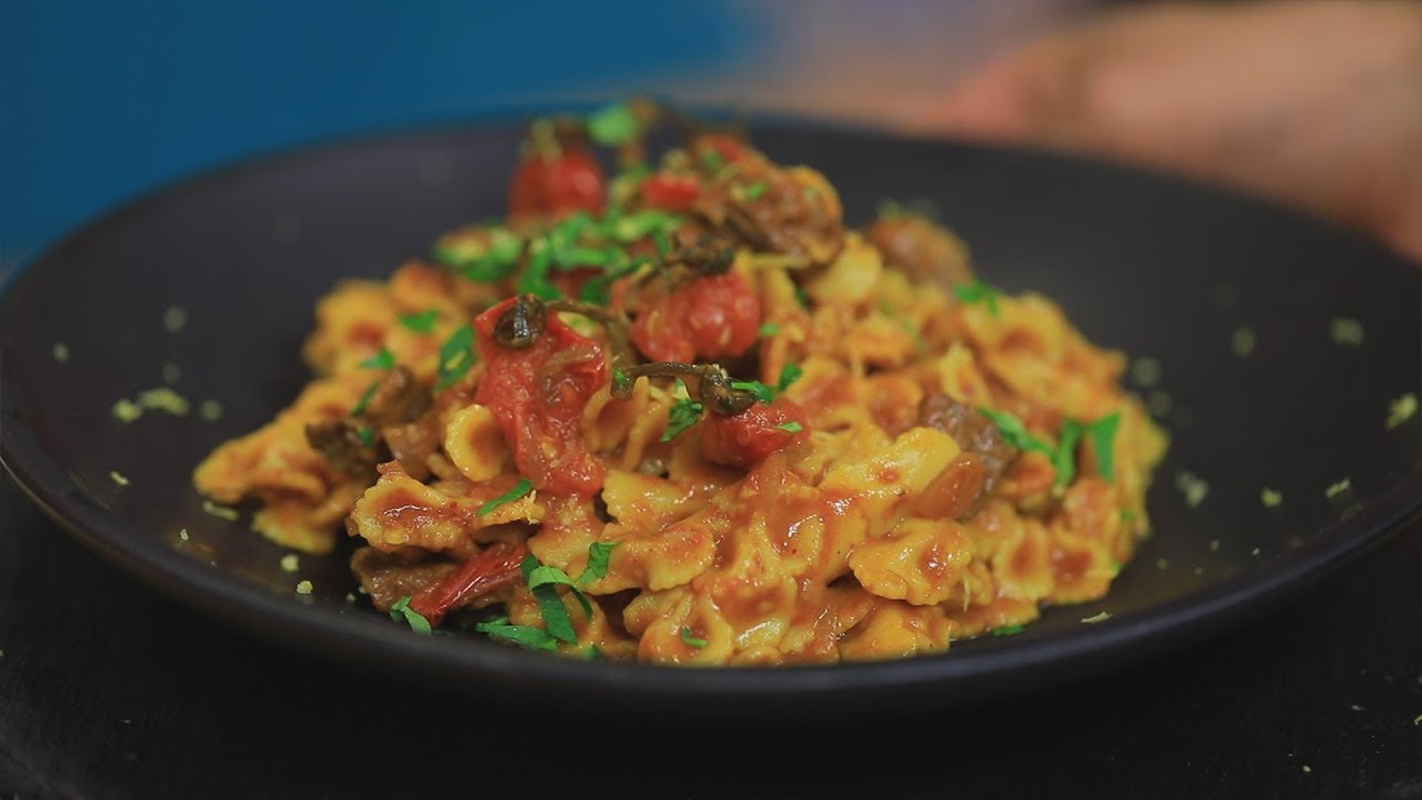 Farfalle à la sauce tomate - مقرونة بصوص طماطم
