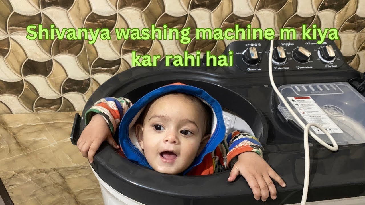 Shivanya washing machine m kiya kar rahi hai 