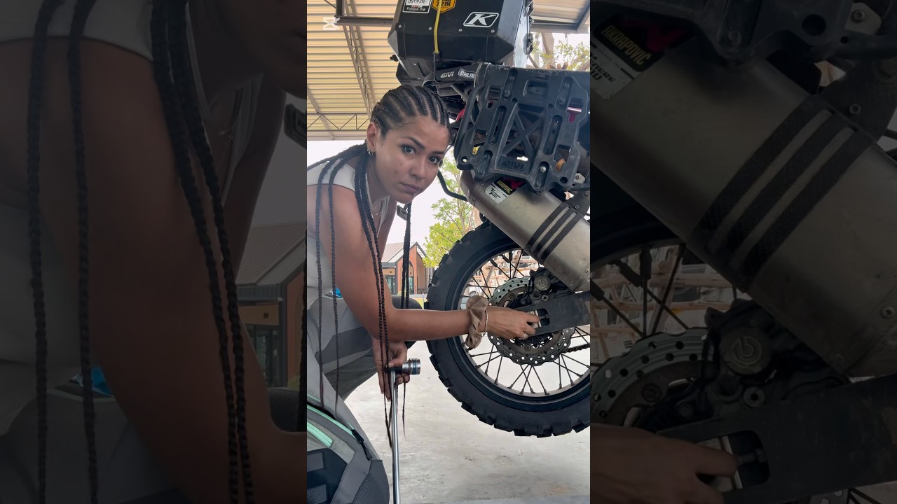 Flat tire on the way 😤 #nandanomad #tenere700 #travel #bikegirl #motovlog #motorcycle #travelvlog