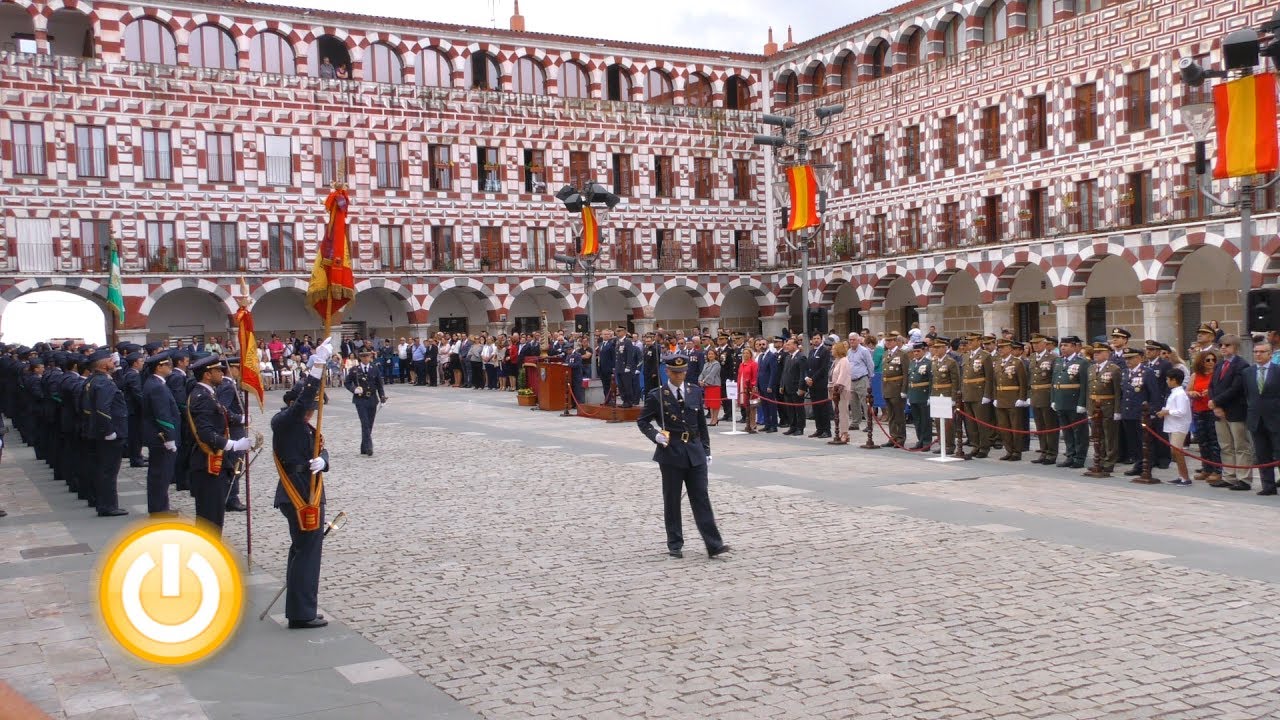 Casi 300 civiles juran bandera en Badajoz.- Badajoz Oline