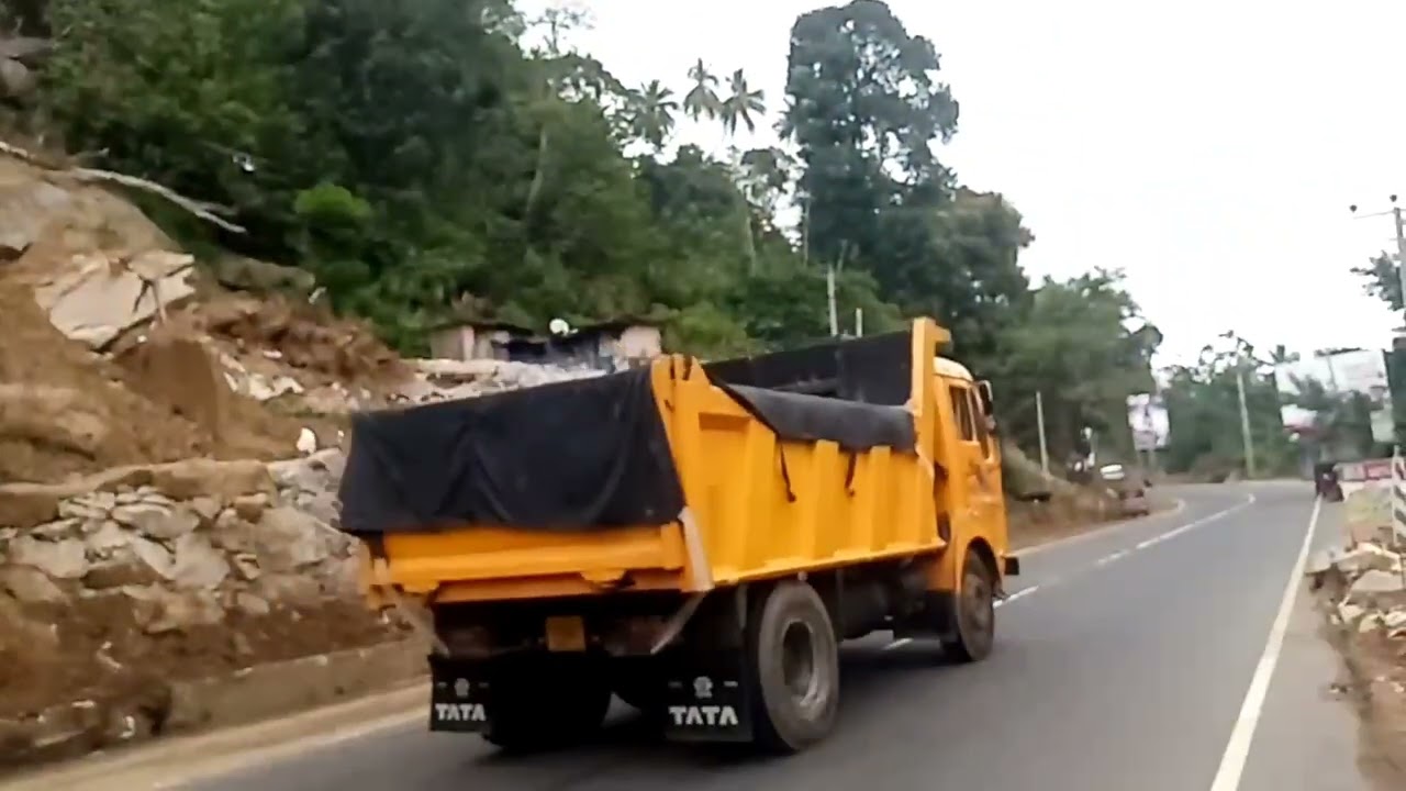 කෑගල්ලේ ඉදලා නුවර පාරේ නාය ගියපු තැන් 🤔🙄