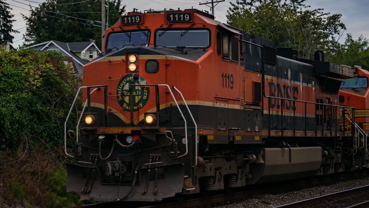 Chasing a train: BNSF 1119 Leads H PASEVE