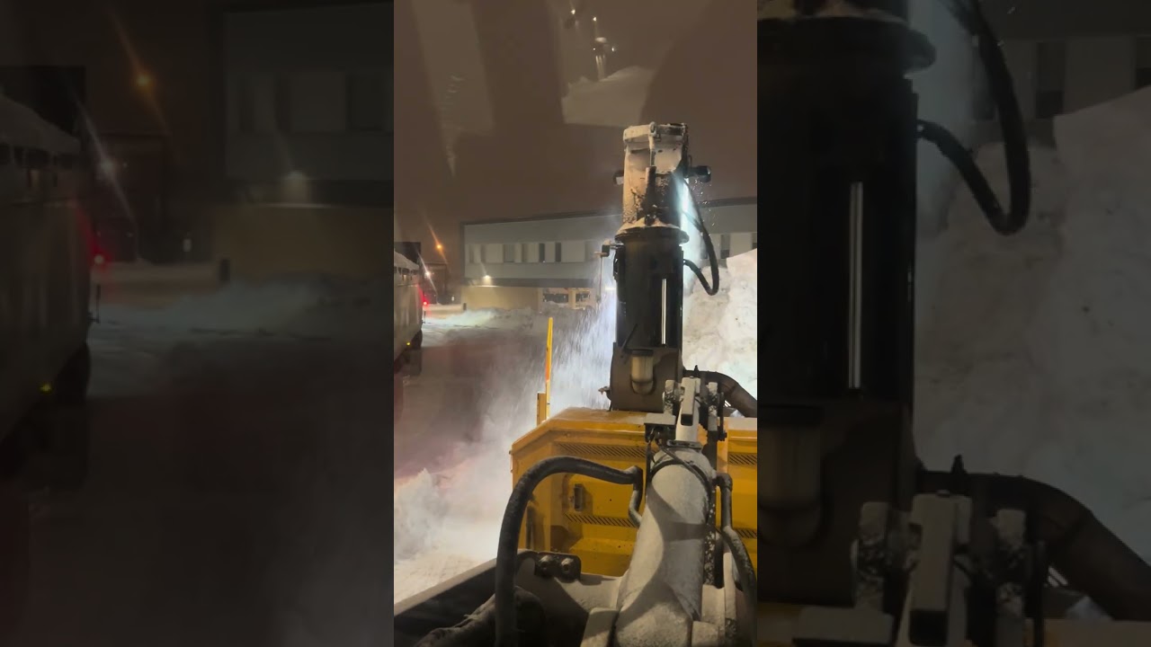 John deere 624kii and Larue D60 with problem @madeinrdl #johndeere #larue #snowremoval