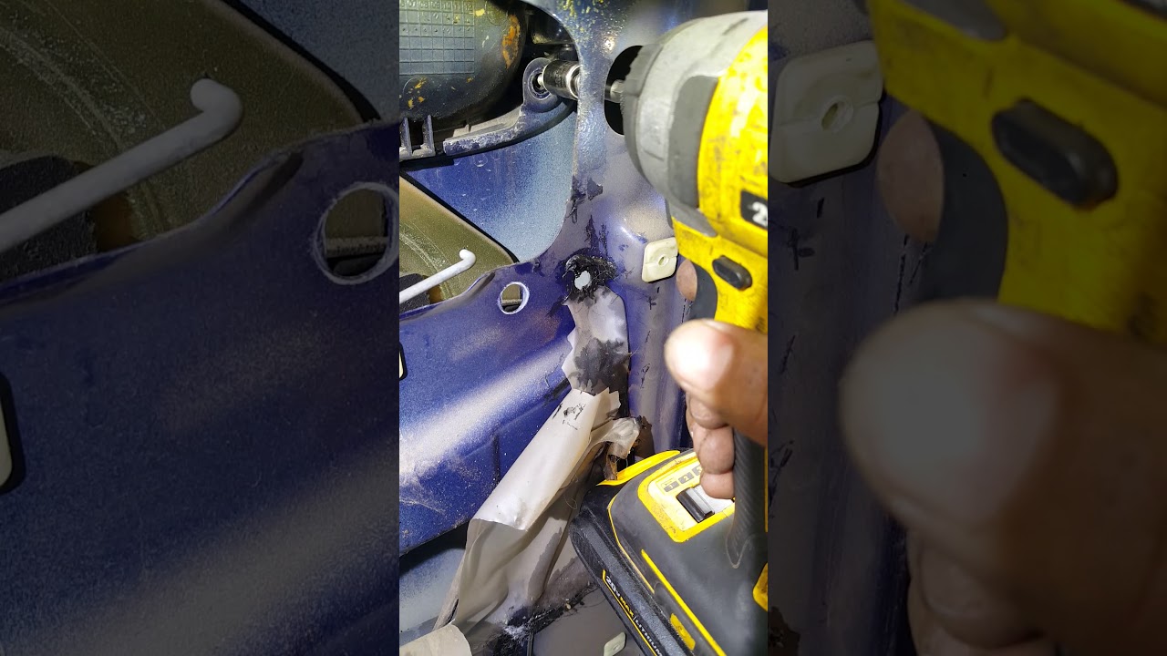 Kia Sedona 2002 2005 Cómo cambiar las agarraderas por dentro y por fuera de la puerta corrediza