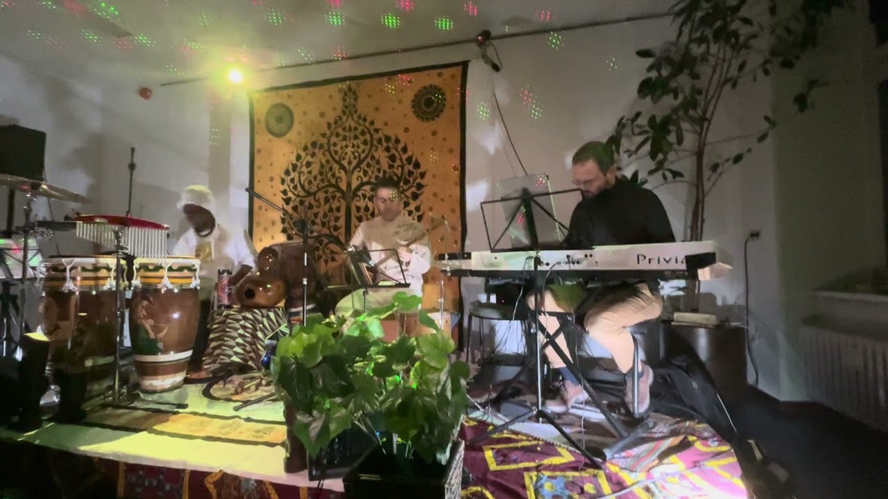 Ein Dialog zwischen iranischen und brasilianischen Instrumenten. Iran Ava Musikband. Yaser Bayat