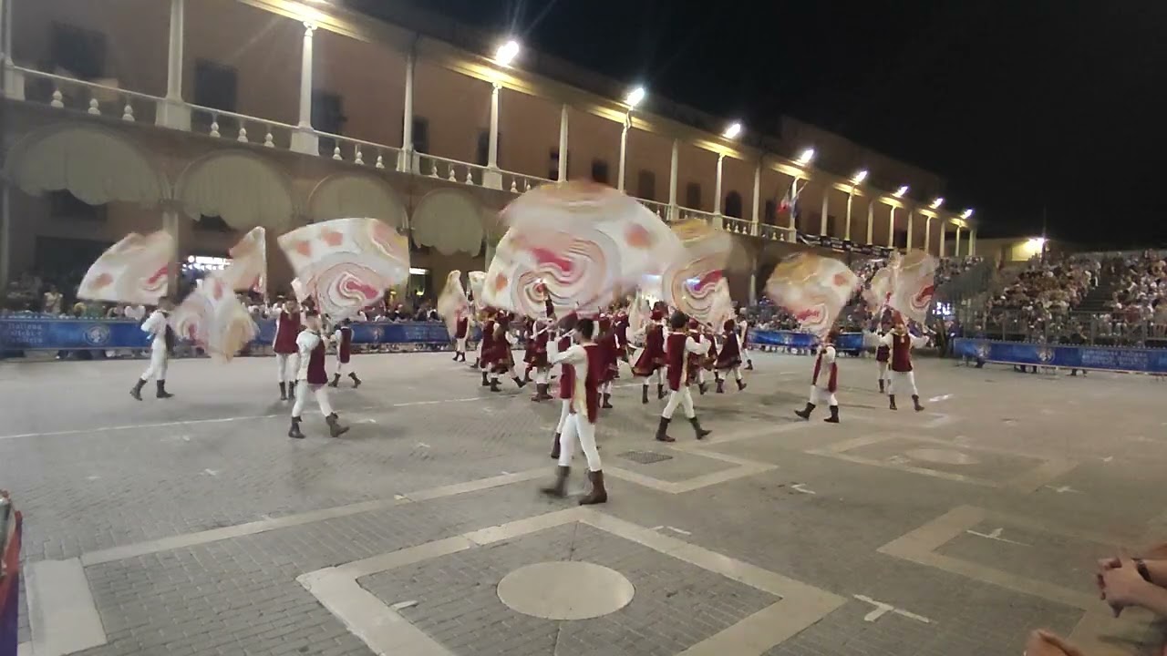 Tenzone Argentea 2025 grande squadra e musici città Regia