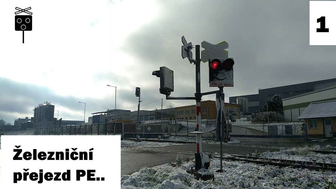 Železniční přejezd / Czech Level Crossing Pelhřimov ZZN Agroalfa - 21.11.2020 [1]