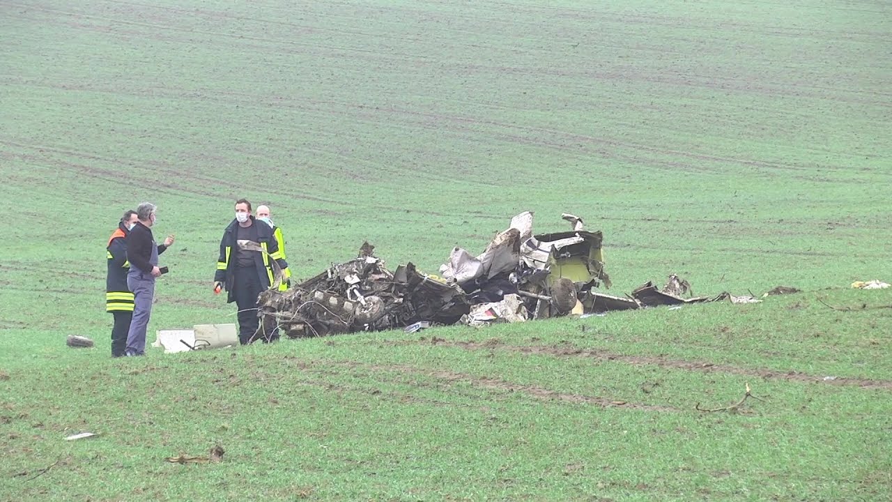 Pilot aus Österreich verunglückt  in Windpark : Flugzeugabsturz in der Eifel