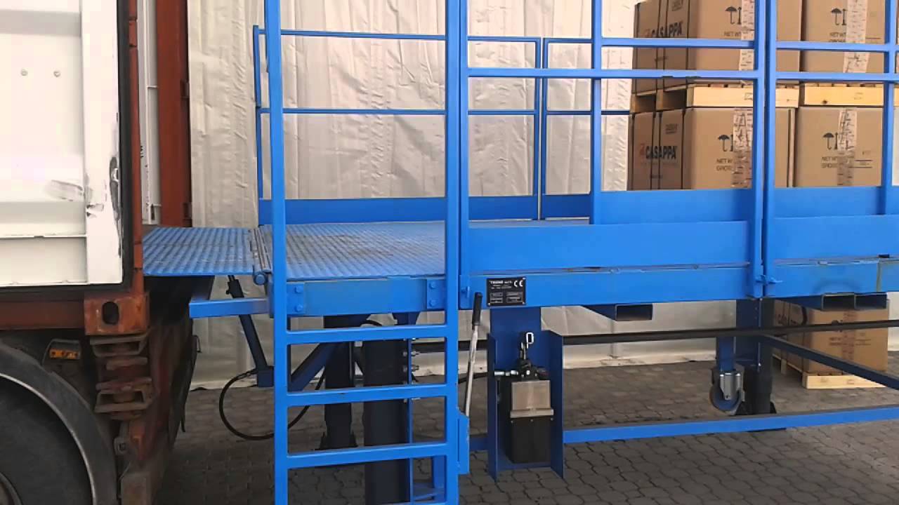 Piattaforma di carico container/automezzi