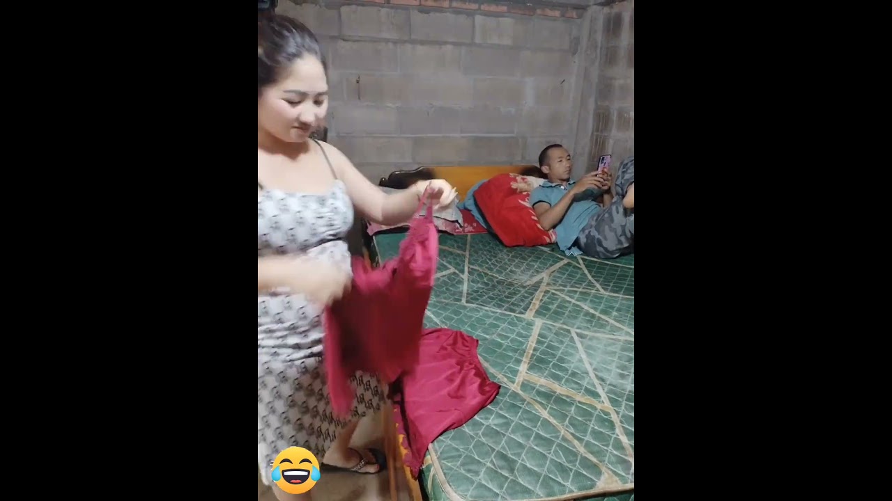 hnav tsi laib li/paj zaub happy