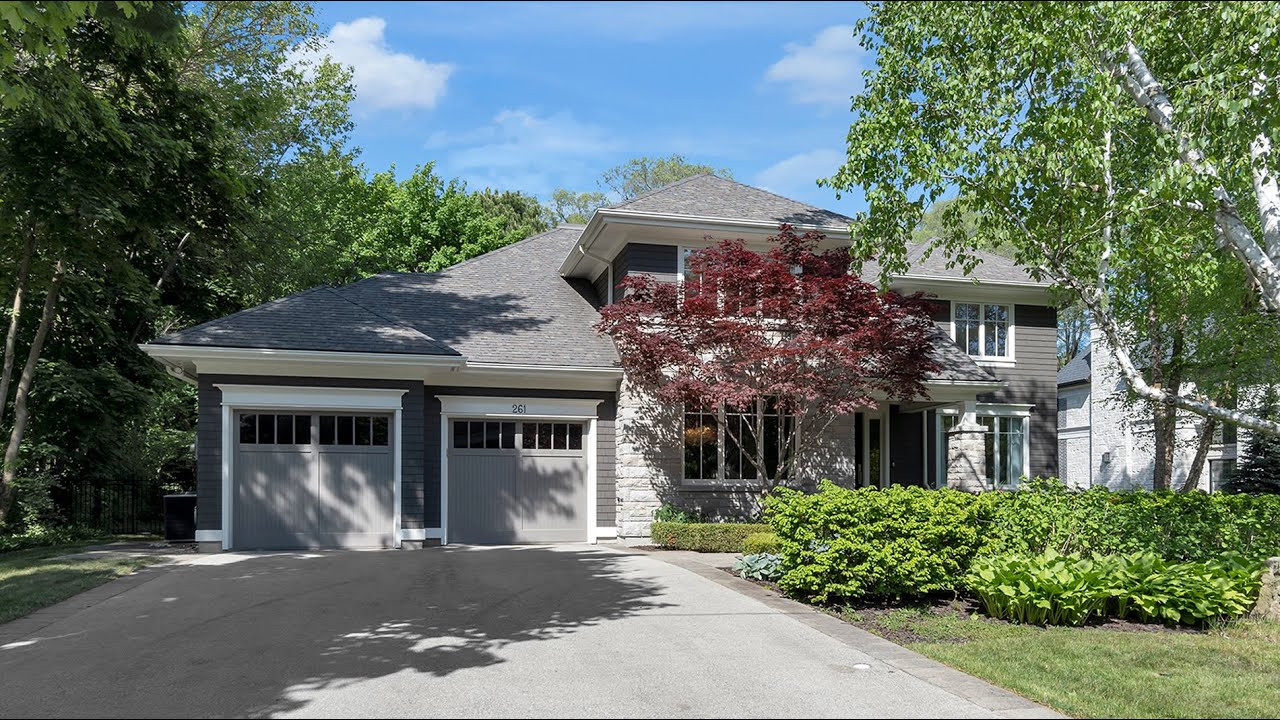 Beautiful Home For Sale in Oakville, Ontario - 261 Albion Avenue