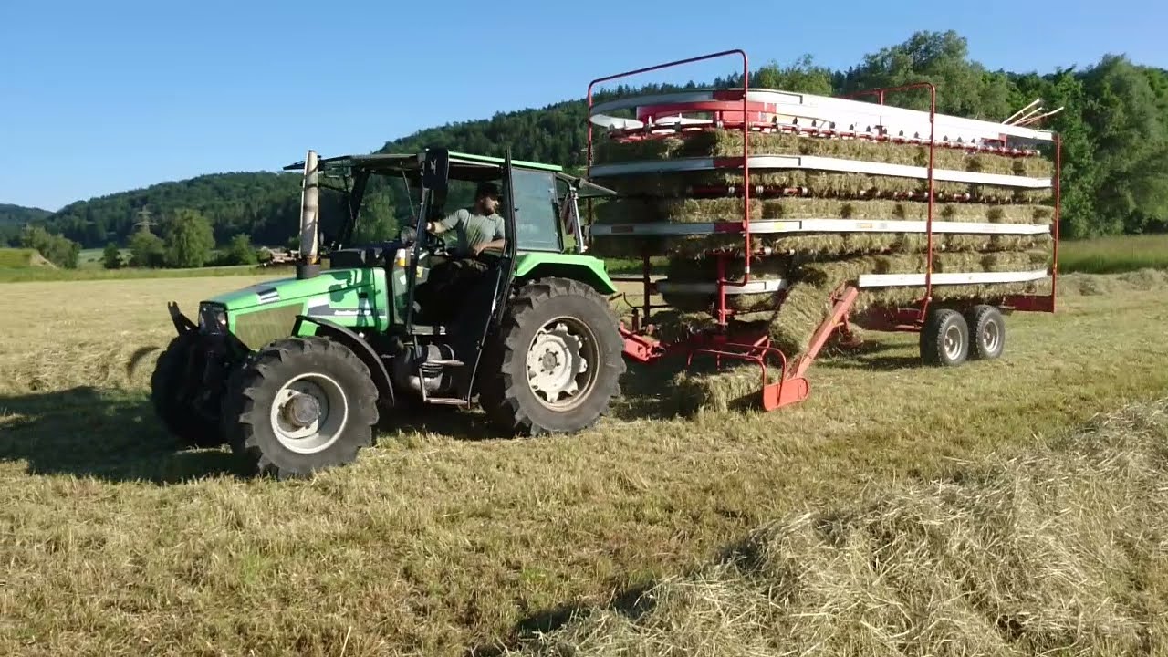 T. Jucker GmbH beim Kleinballen pressen mit Deutz, NewHolland, Kemper