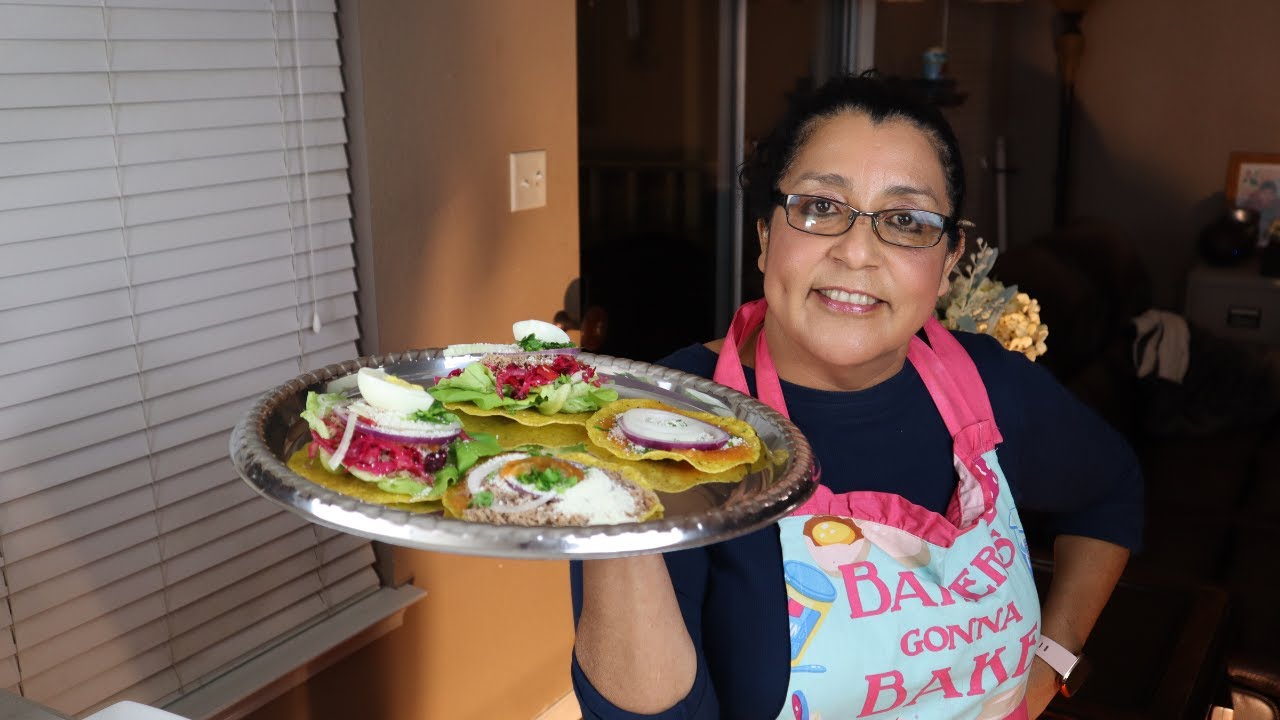 Enchiladas guatemaltecas con carne de bolovique. Chapinas