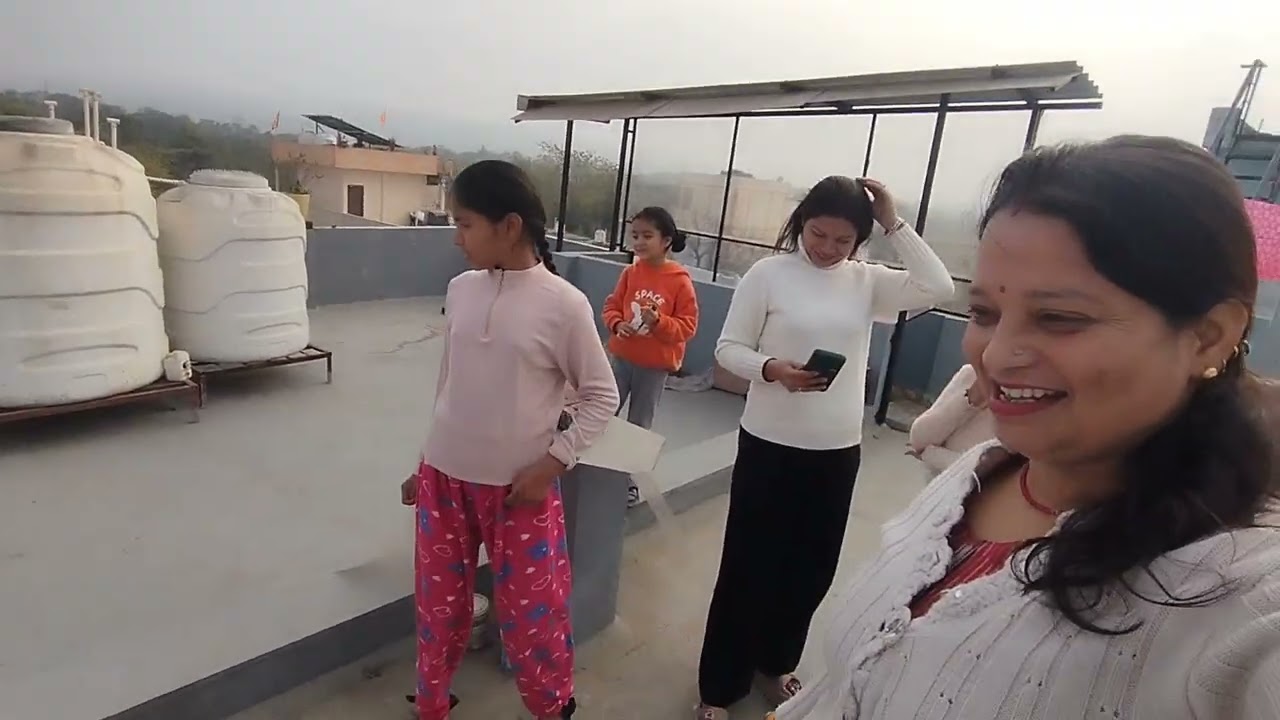 ll पहाड़ी नमक के साथ fruit chat 🍍🍎🍓🍇 का आंनद और खुश मस्ती बच्चों के साथ 🥰lldailylife lldailyvlogll🥰