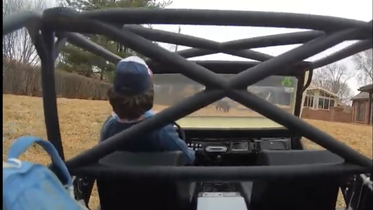 Axial SCX10III Early Ford Bronco - Dogs and Stumps