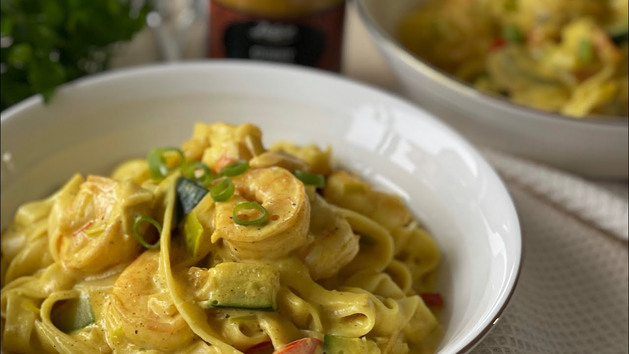 Romige pasta scampi curry