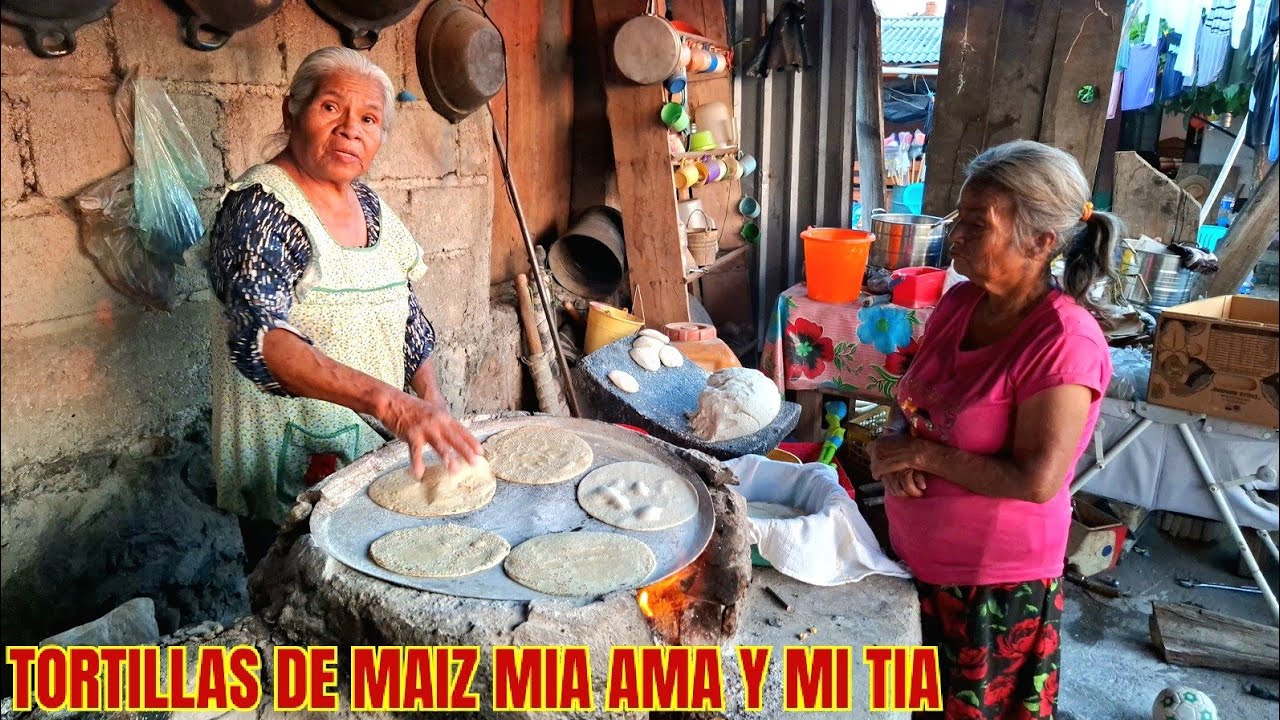 HACIENDO TORTILLAS DE MAIZ MI AMA NOS CUESTA SU HISTORIA DE NIÑES 