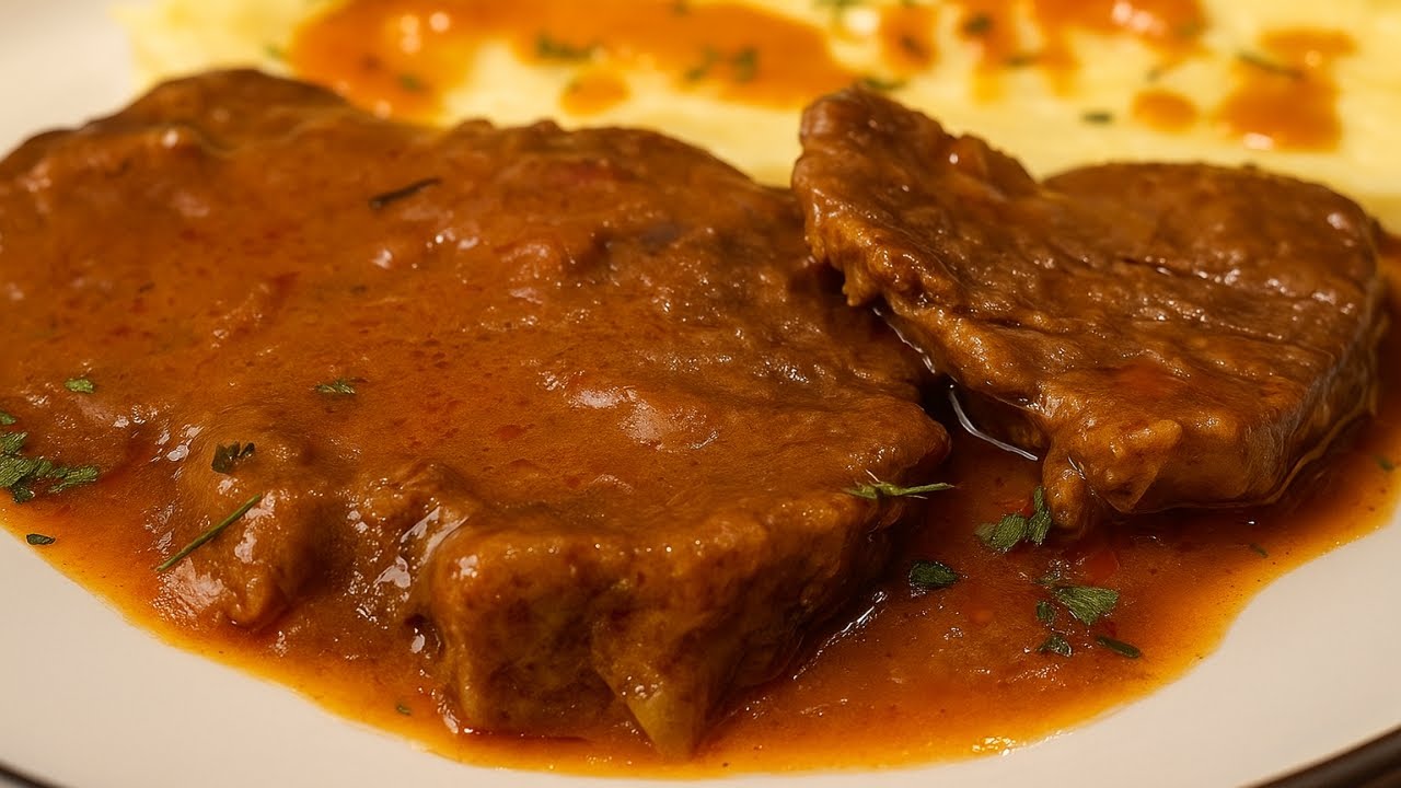 ГОВЯЖИЙ СТЕЙК — Нежное мясо в восхитительном соусе. Простой рецепт.