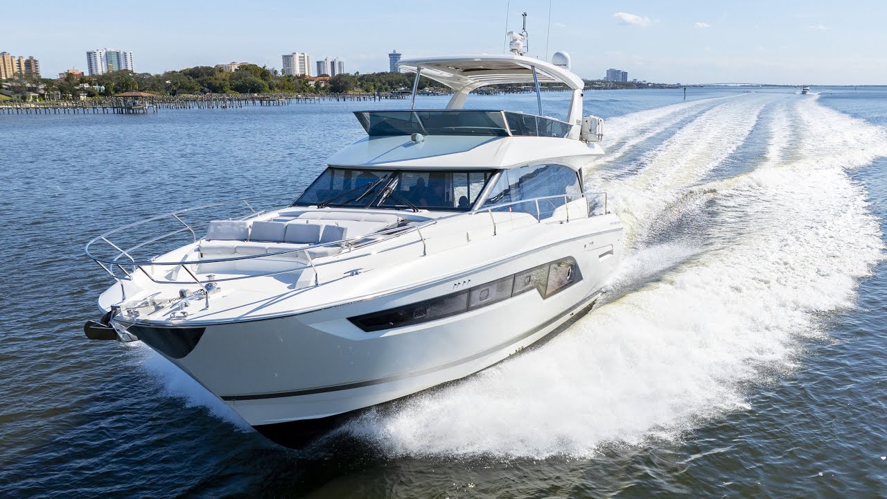 2019 Prestige 630 Fly Yacht for Sale