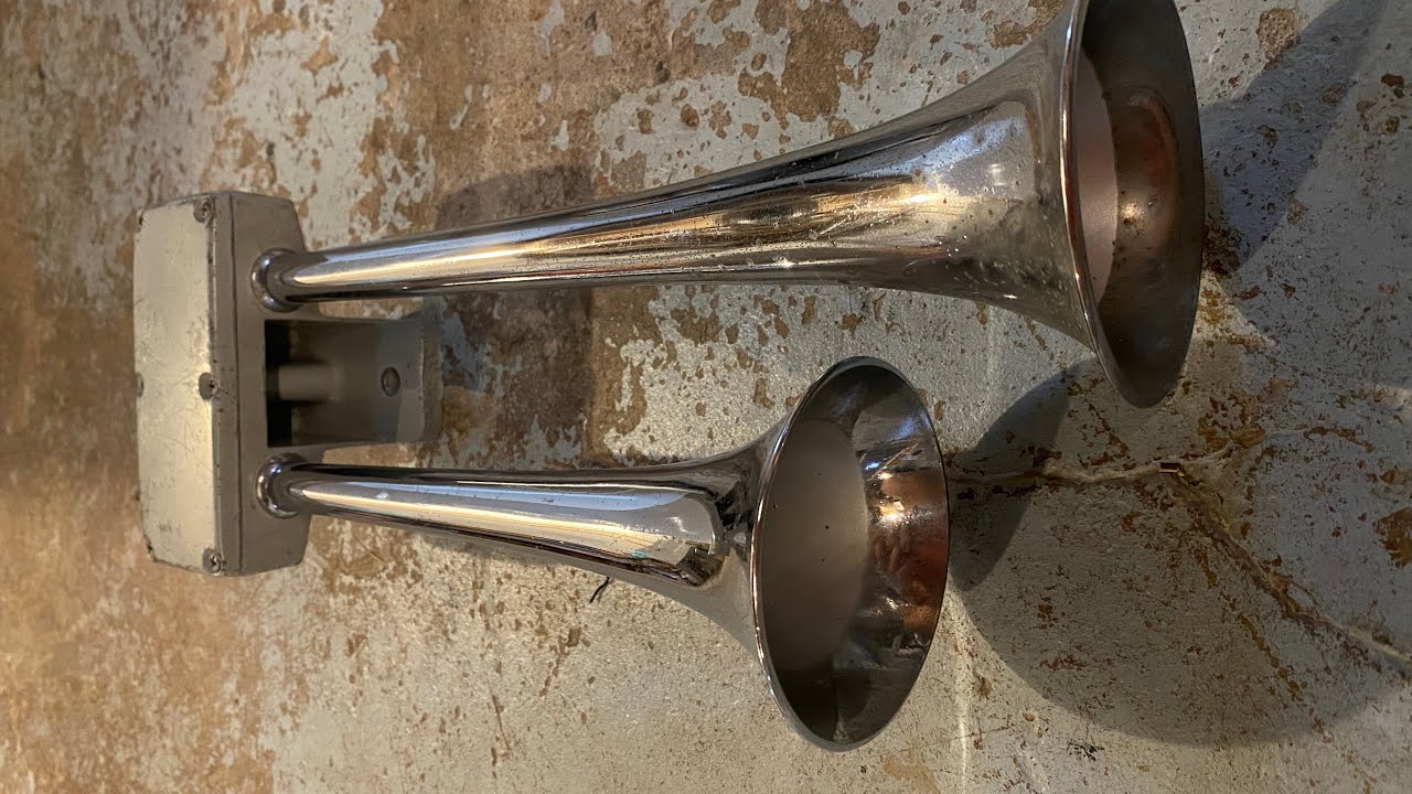 [SOLD] Hadley H00910CA “Bully” Truck Horn #1