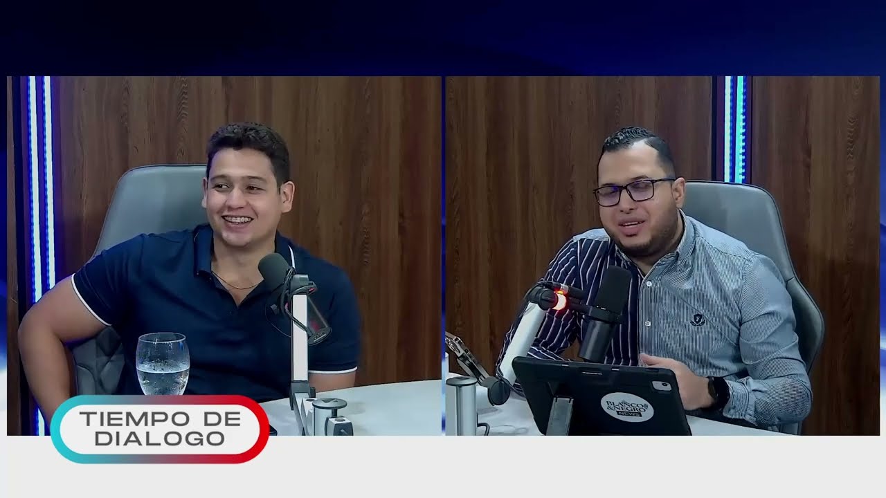 JUVENTUD EN TIEMPO DE DIALOGO-LOS PANELISTAS ARTURO MARTINEZ Y FRANCISCO GUTIERREZ, DAN UN MESAJE.
