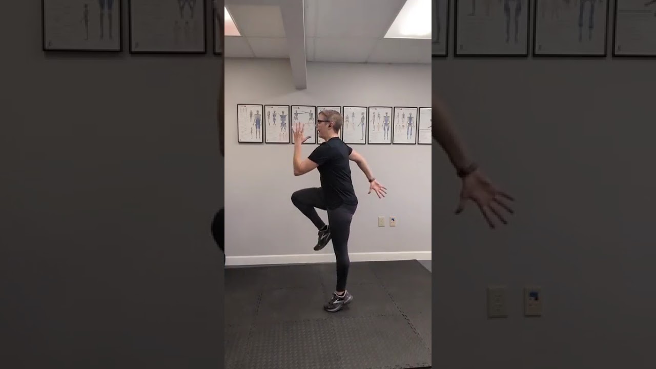 5-Minute Hip Mobility & Core Stability Warm-Up for Runners | Improve Running Efficiency