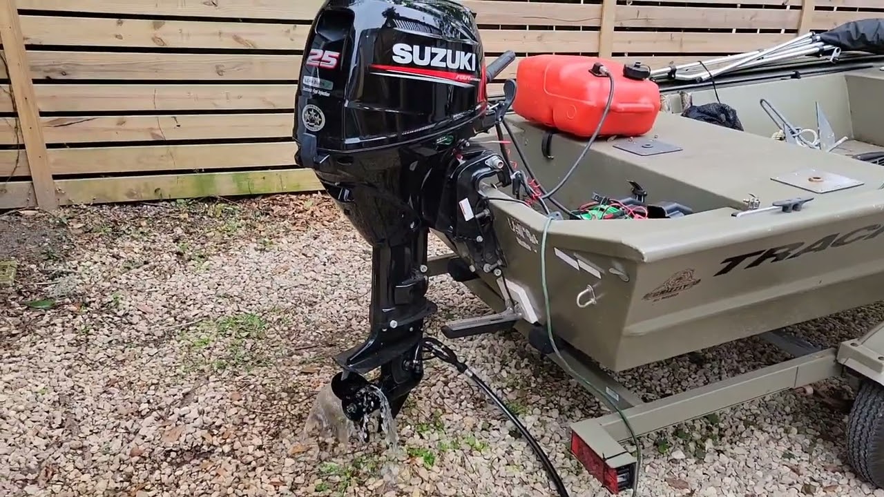 Suzuki 25hp Outboard Cold Start after 6 months of sitting.