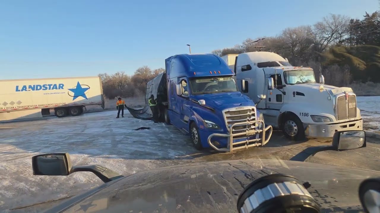 GOSTEK UDERZYŁ WE MNIE SWOJĄ NACZEPĄ I ODJECHAŁ ... trąbiłem ale tylko spojrzał się i pojechał dalej