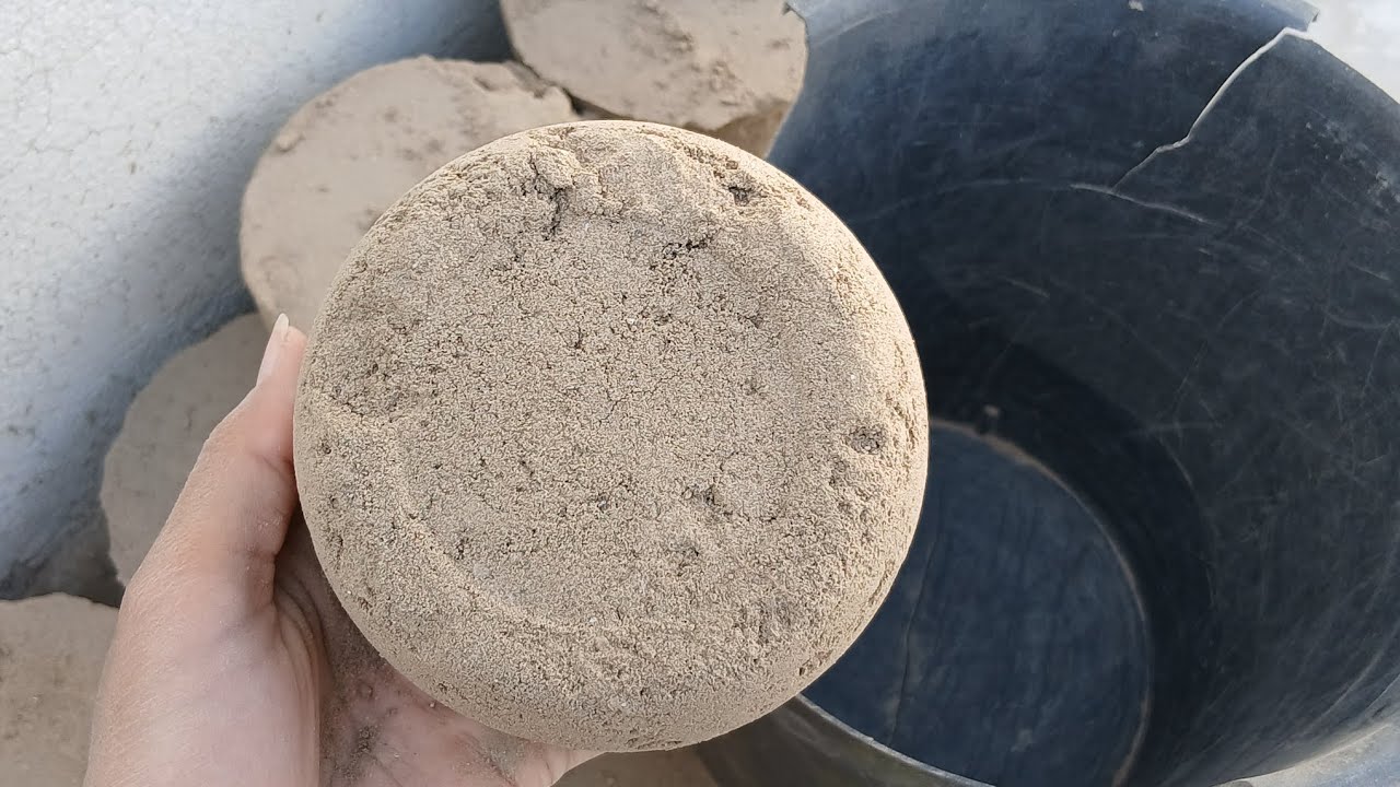 Bucket crumbling of beach sand 🤤🌷