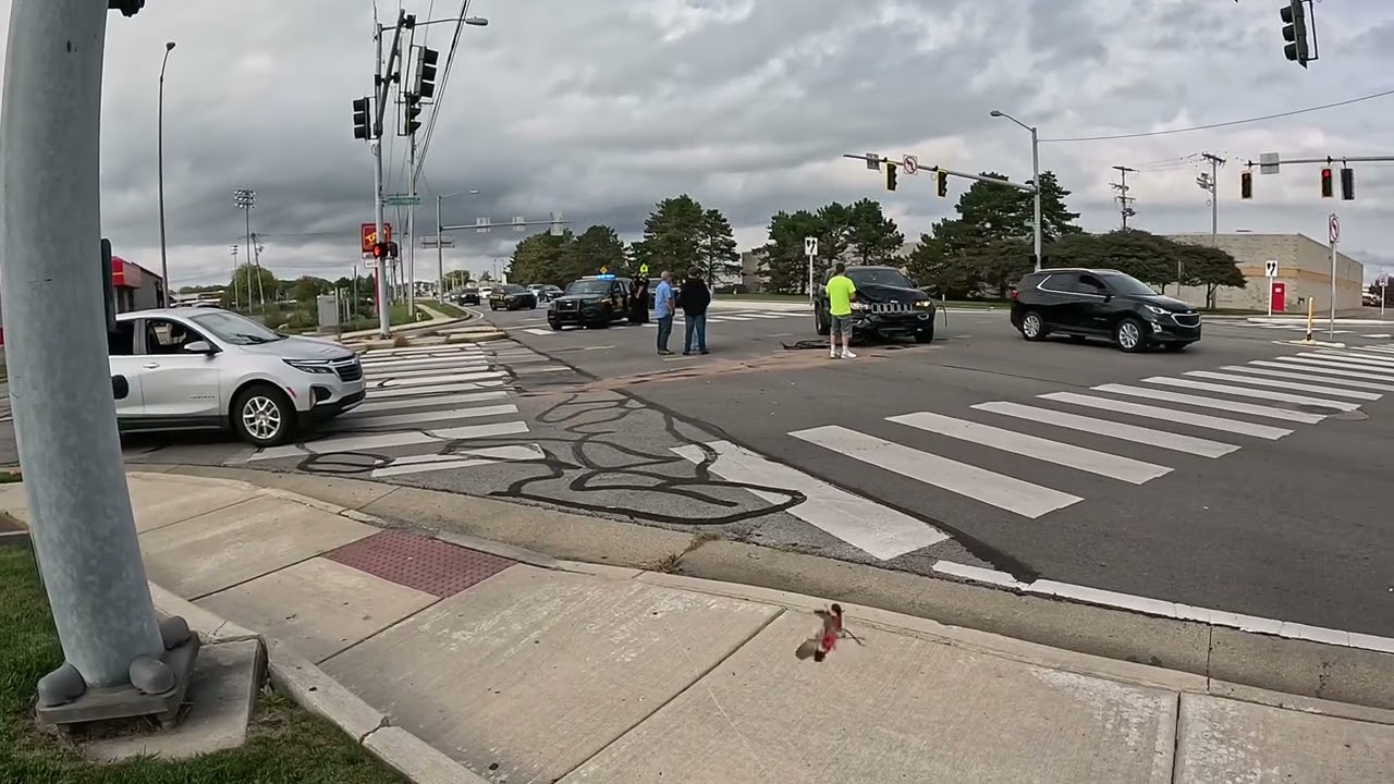 9-26 HNN 3291 Runs Red Light, Causes Crash