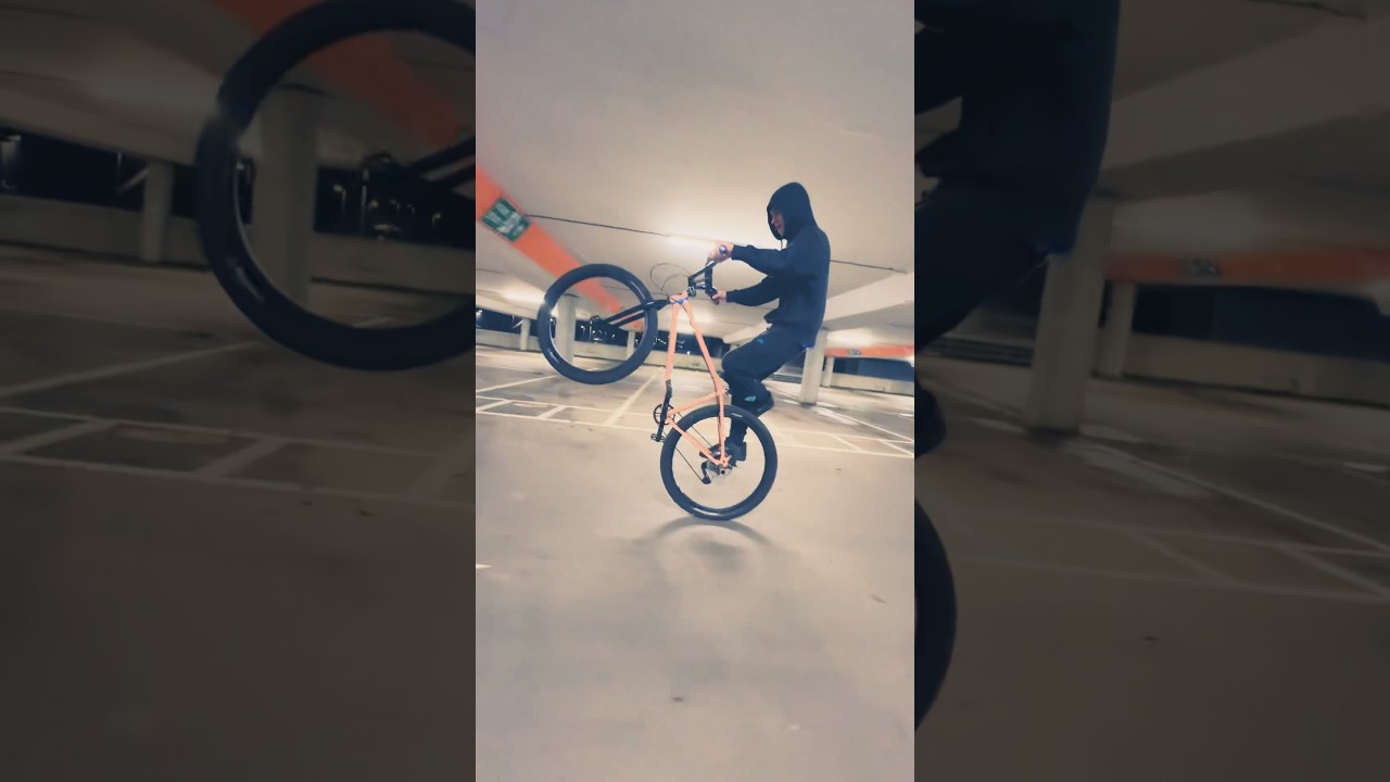 Cool bike trick #bikelifeworld #bikeskills #bikelife #bikestuff #bikestunts #bmx #biketricks #bikes