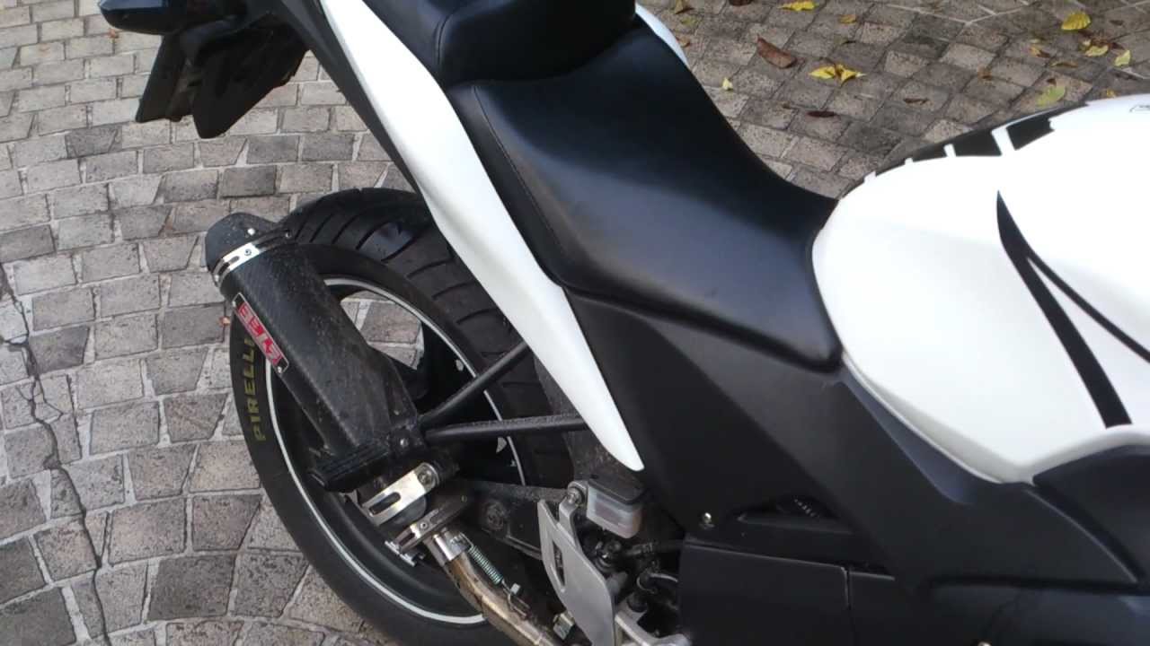 CBR150R 2011 with Yoshimura (replica) exhaust