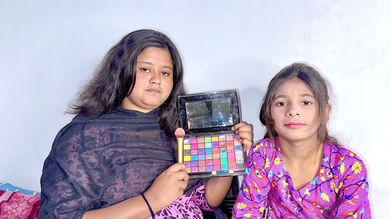 ASMR My Small Friend Makeup’s video 