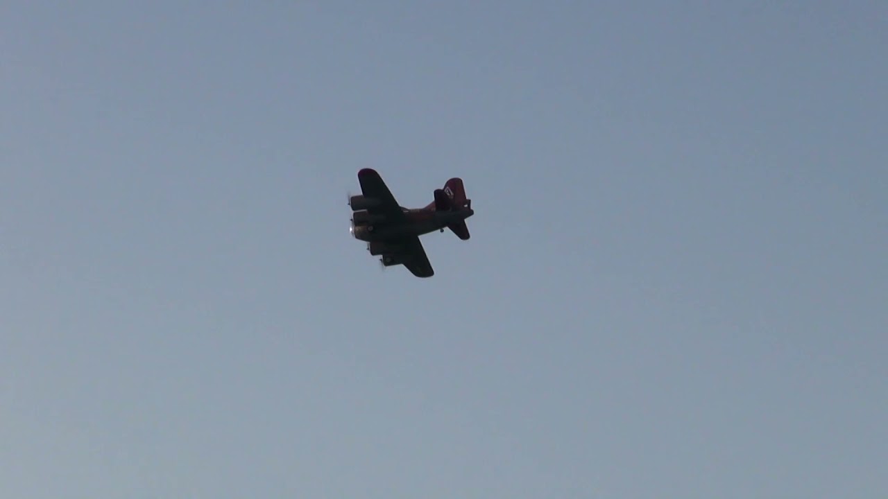 The Legendary Fat Fighters: B-17 Fat Fortess Erstflug / First Flight
