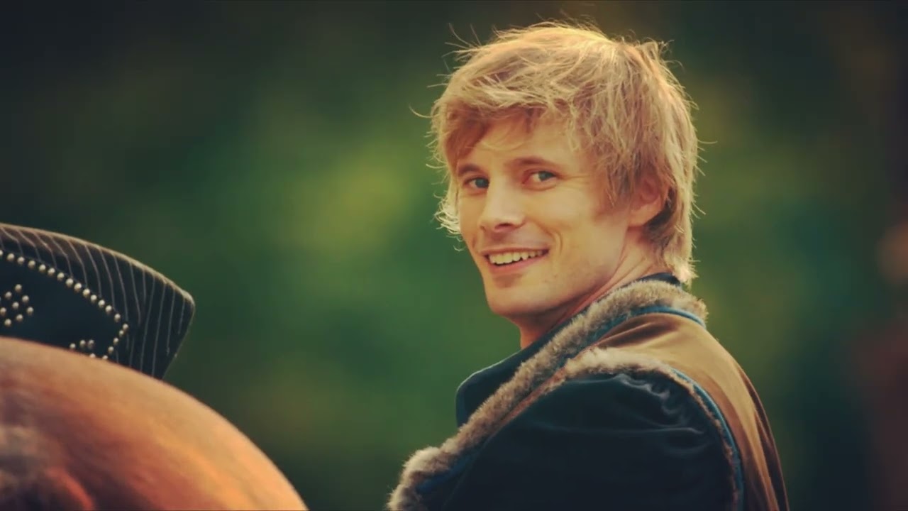 Il trio dei Godhraris. ( Bradley James, Katie Mcgrath, Rodrigo Guirao)