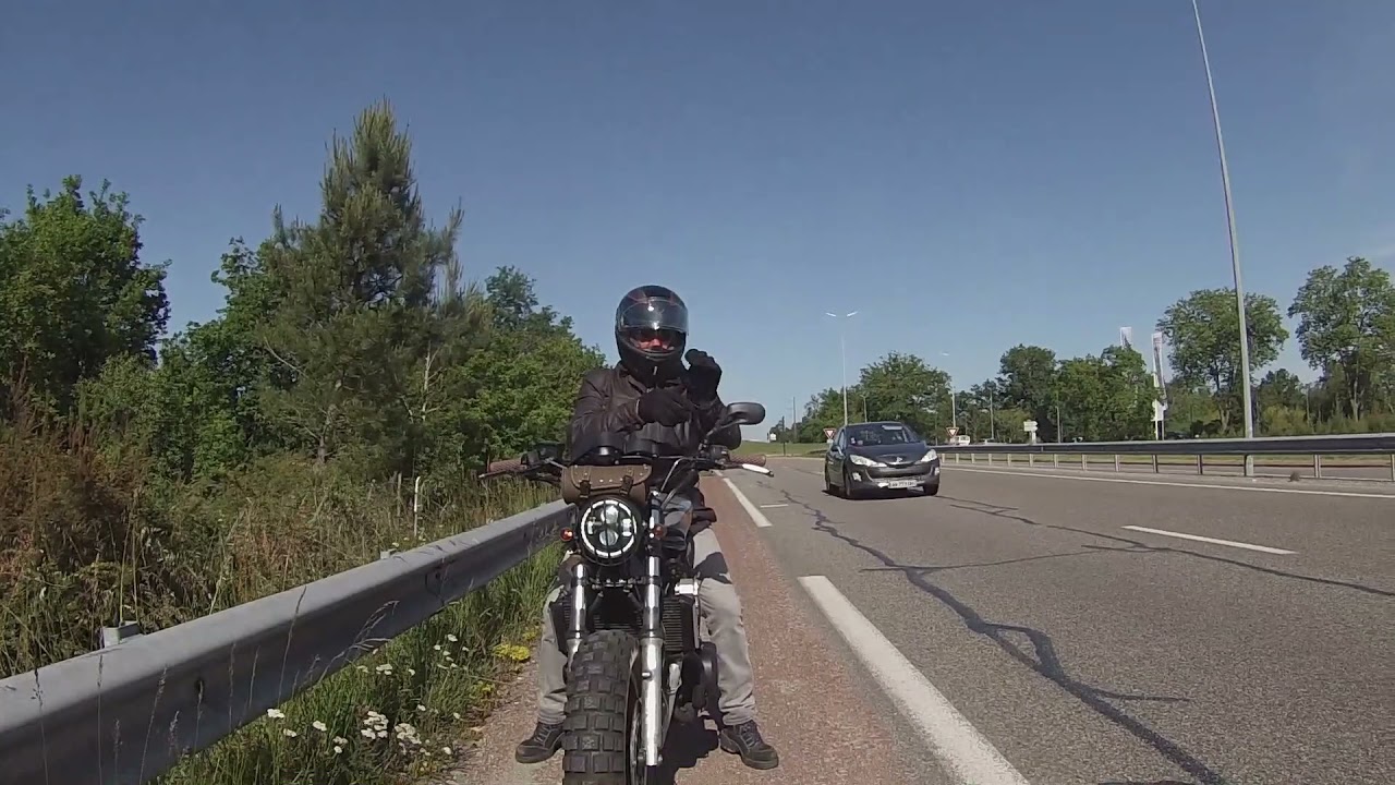 Walk Moto - Harley Davidson 1450 de luxe  and 600 Fazer Scrambler