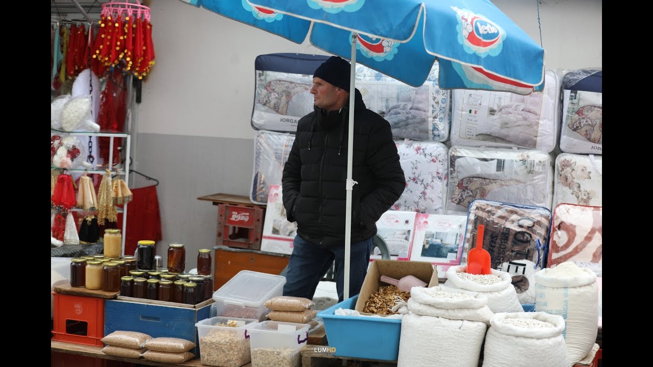 Tregu ne Gjilan, me pak njerëz pasi moti me shi-vershime e borë  ka bllokuar Kosovën ,10 janar 2026