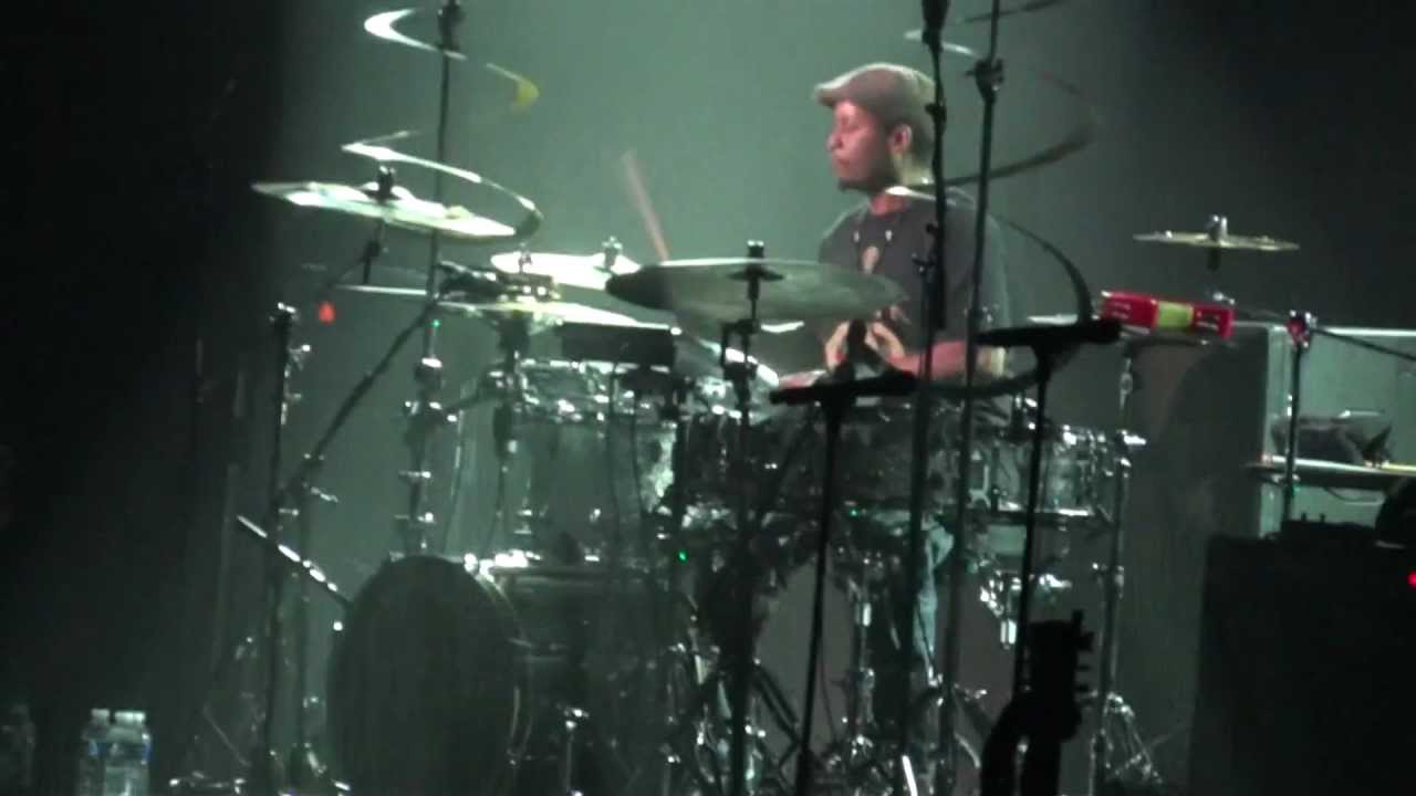 Chris Dave - Solo (Live D'Angelo @ Zénith, Paris) [2012-01-29]