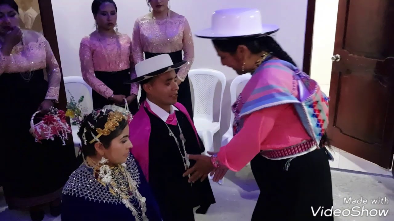 Matrimonio indígena Saraguro. Claudio con Laura
